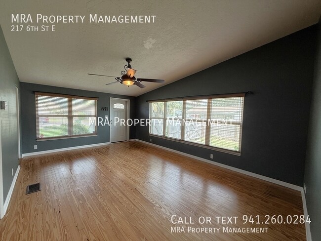 Photo - 217 6th St E