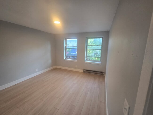 Photo - 423 State St