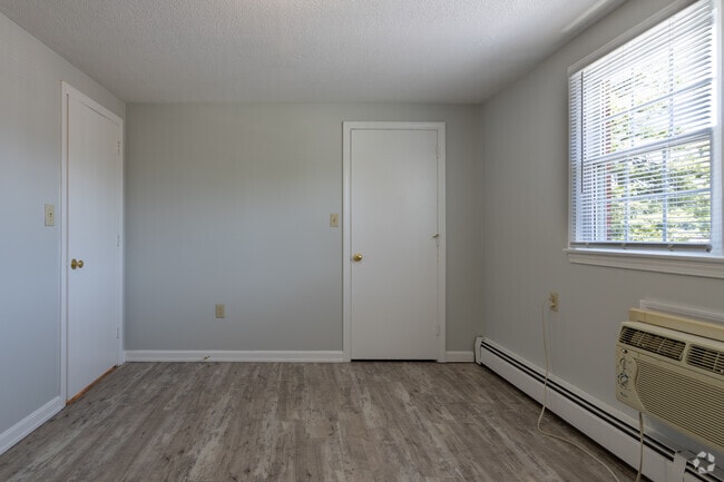 2BR,1BA-850sf