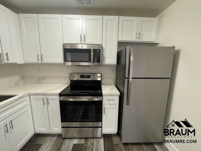 Photo - 5611 Fulcher Ave Unidad 14