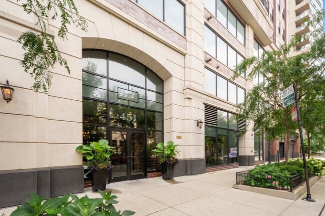 Building Photo - 451 W Huron St Unit 509