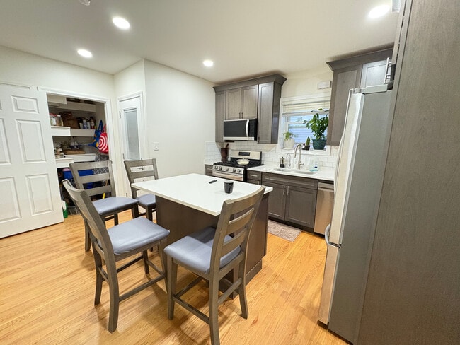 Photo - 149 Glenway St Unit 2