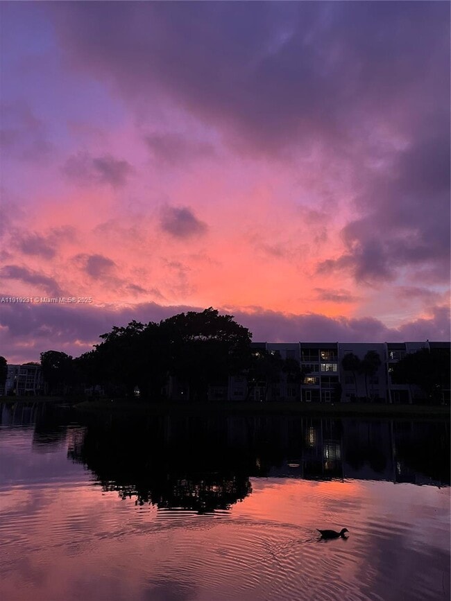 Building Photo - 1522 Whitehall Dr Unit 204