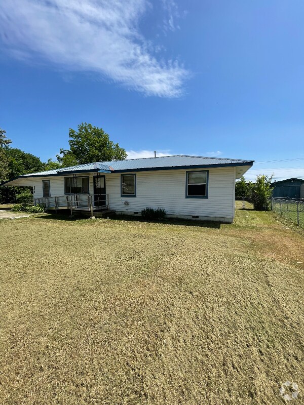 Building Photo - 304 W Denton Ave Rental