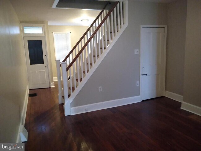 Photo - 224 Watkins St