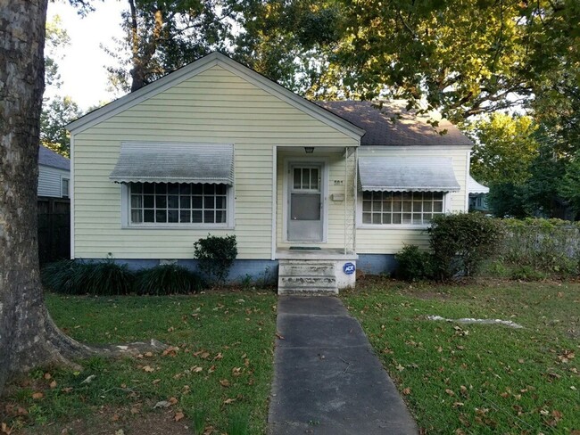 Great Find in Hillcrest! 2BR & 1 BA - Great Find in Hillcrest! 2BR & 1 BA House