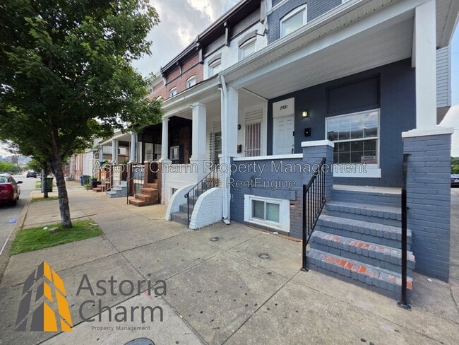 Photo - 2920 E Madison St