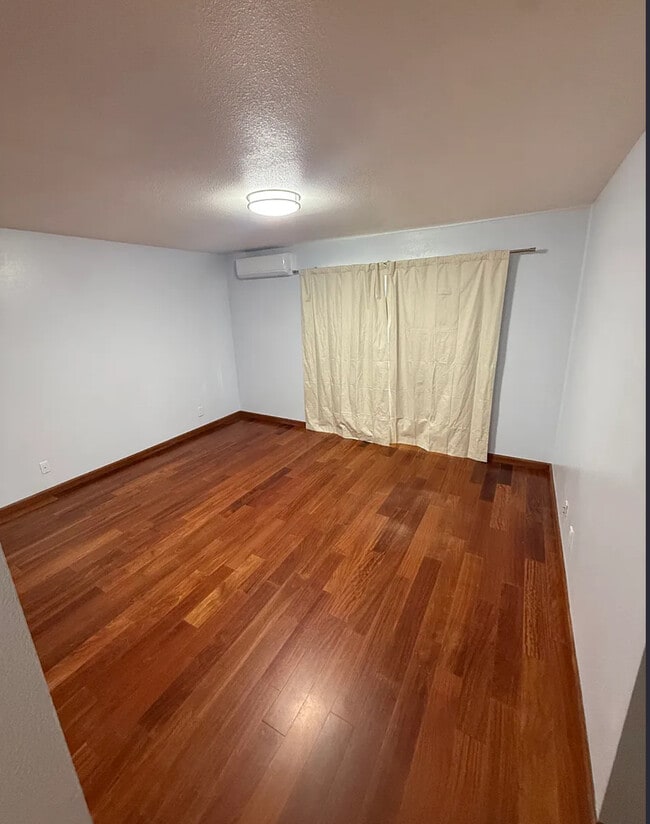 Photo - 1427 Marigold St