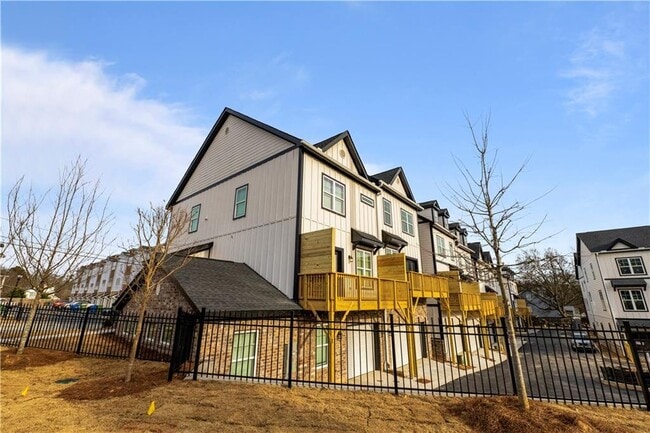 Photo - 2010 Main St NW