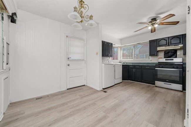 Photo - 17007 Oakwood Ave