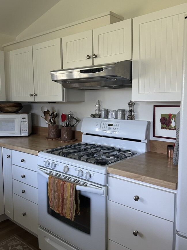 Photo - 441 W Shore Rd