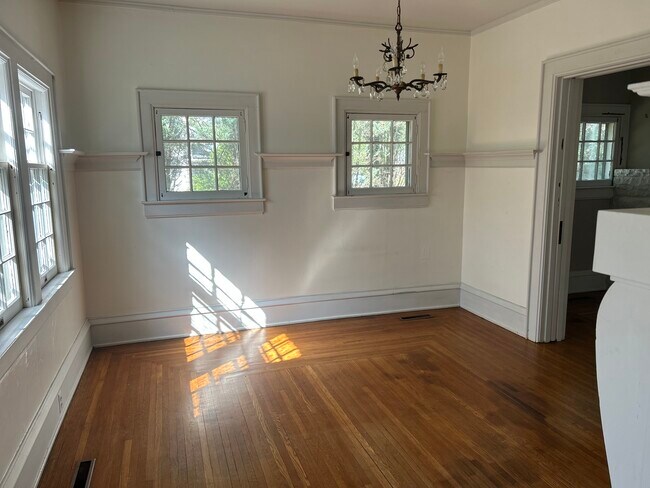 Photo - 873 Chester Rd