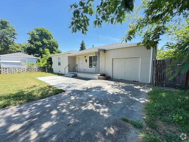 Building Photo - 2 bed/ 1 bath house - Yuba City