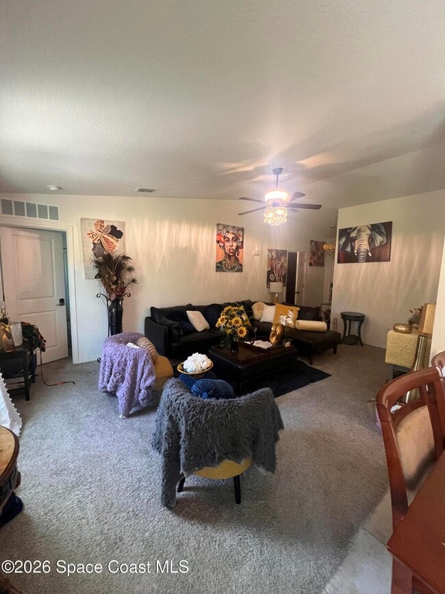 Photo - 567 Poplar St SE