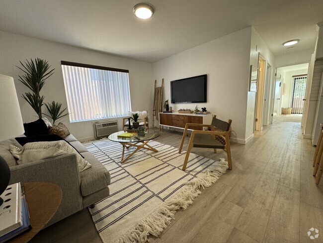 A 2b2b Living Space - 1286 W Adams Blvd Rental