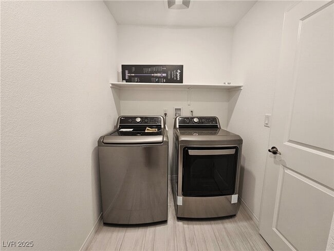 Photo - 8033 Adelaide Hls St