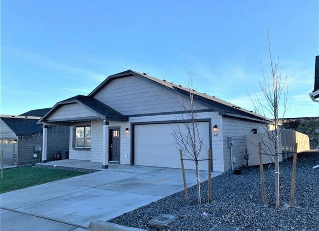 Photo - Newer Home in Kennewick, Great Location!