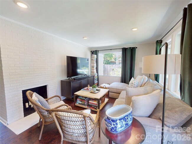 Photo - 640 Manhasset Rd