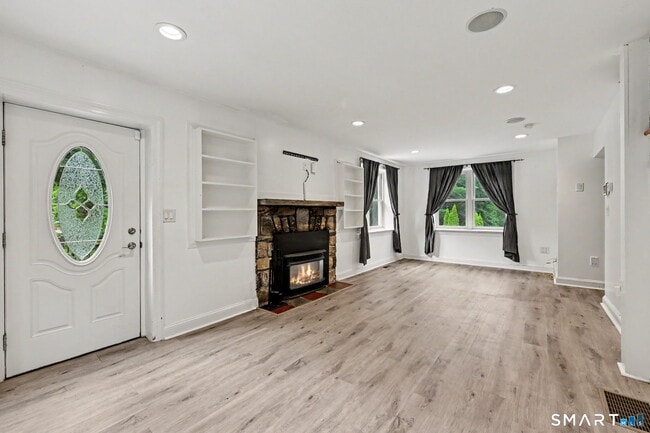Photo - 10 Old Hawleyville Rd