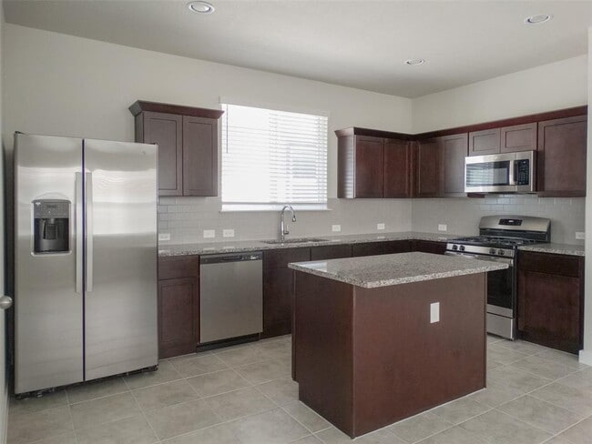 Photo - 370 Hortus Dr