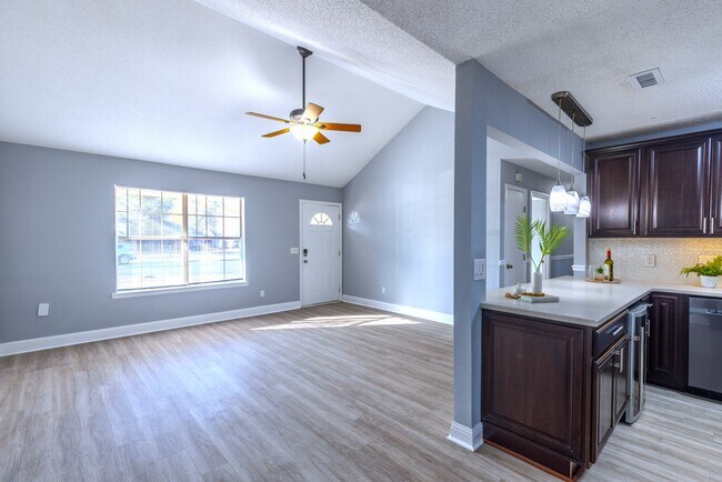 Photo - 203 Monroe Ave