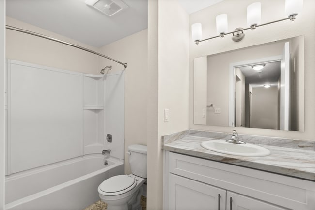 2 Bed 1 Bath Deluxe - 909 Sq Ft - Willow Hill Apartments