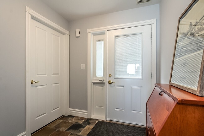 Photo - 550 Mariners Way