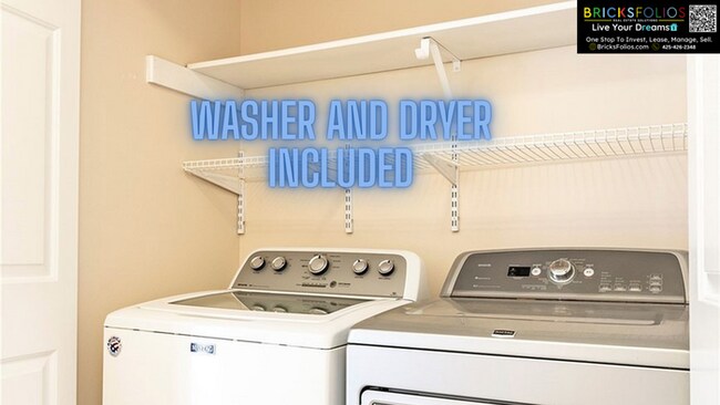 Photo - Bright & Modern End-Unit Townhome with Pool and Fitness Center