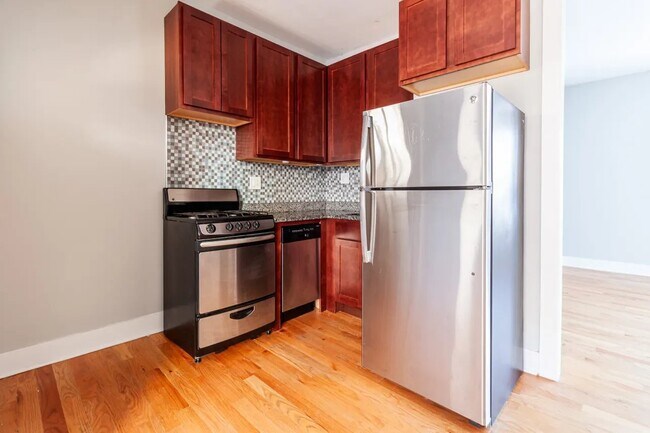 3720-3725 N Pine Grove Ave Unit 3720.5 North Pine Grove