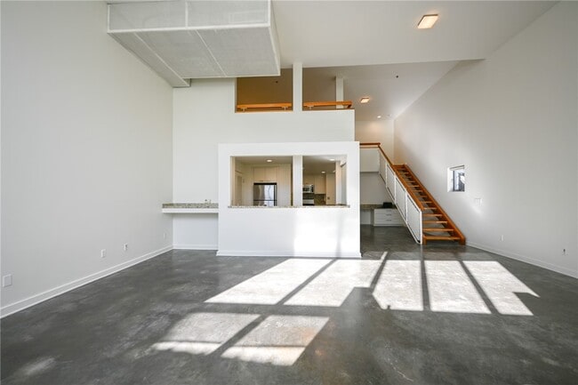 Building Photo - 615 Hampton Dr