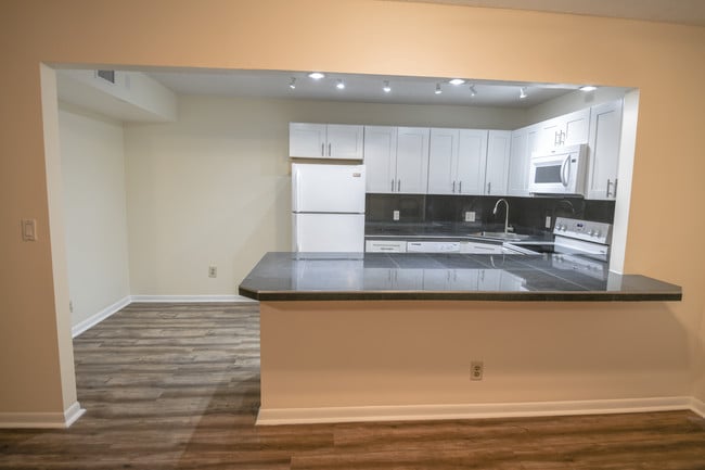 Building Photo - 2732 SW Matheson Ave Unit C1