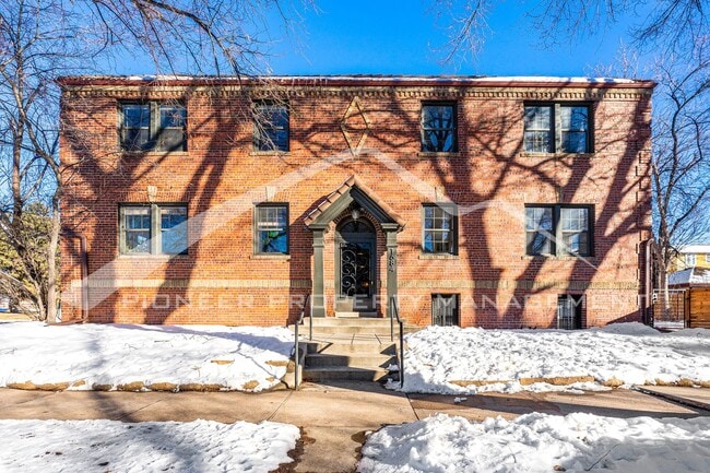 Building Photo - Spacious Condo with Office!