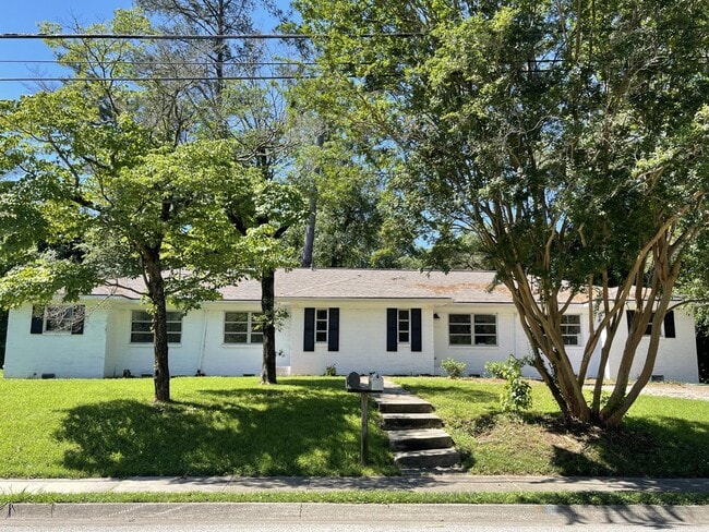 Building Photo - 205 W Drake Ave Rental