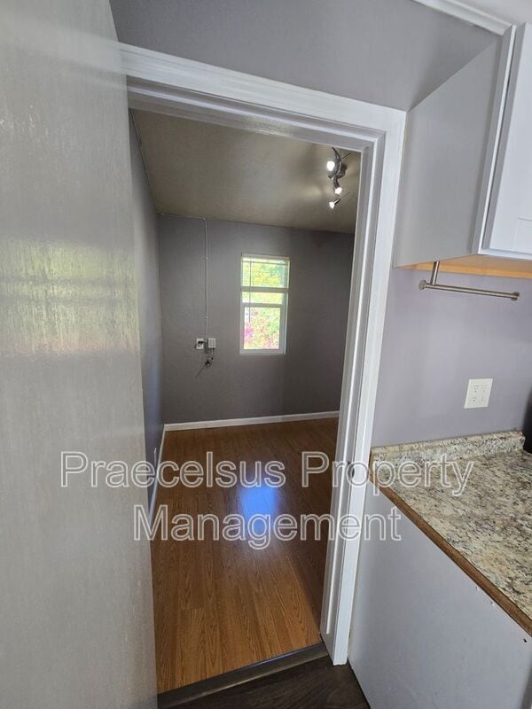 Photo - 37 E J St