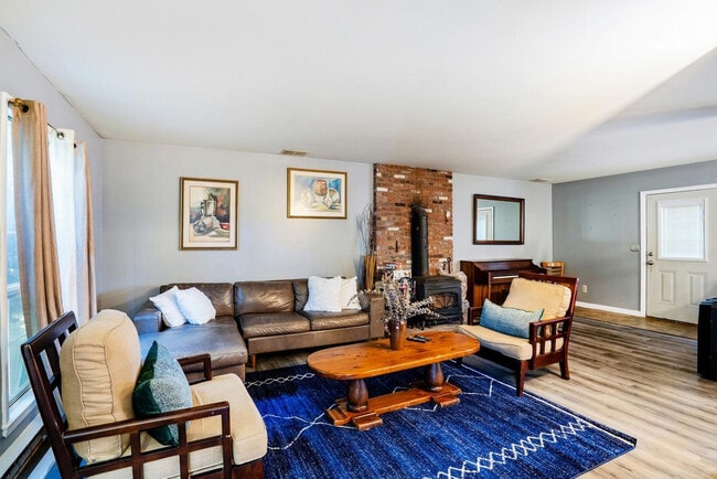 Building Photo - 247 Strawridge Rd Rental