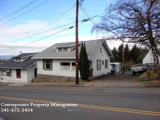 Photo - Roseburg 2 bedroom on SE Douglas