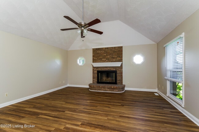 Photo - 300 Wava Dr