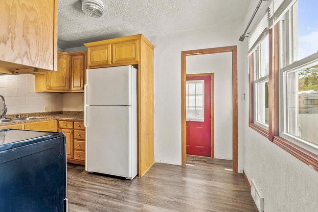 Photo - 1520 W 9th St