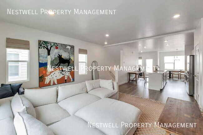 Photo - 1123 E Hatch Row