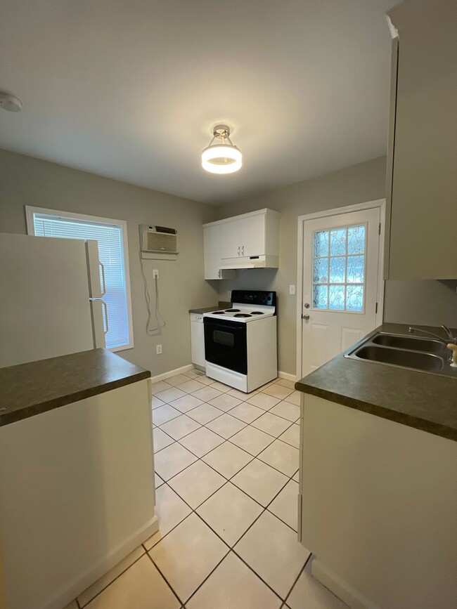 Photo - 154 E Tompkins St Apartment Unit B