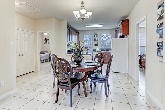 Photo - 2018 Laverne St Unit 8