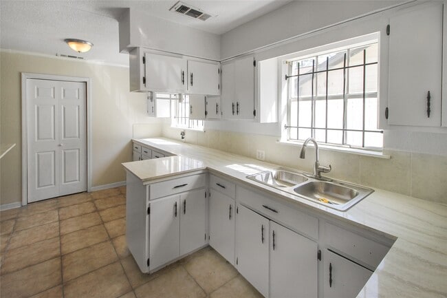 Photo - 10322 Nold Dr