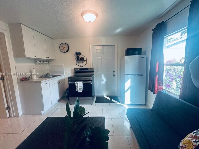 Photo - 1533 SW 29th Ave Unit 1