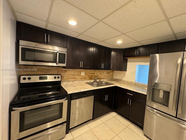 Building Photo - 8010 N Colony Cir Unit 202 Rental