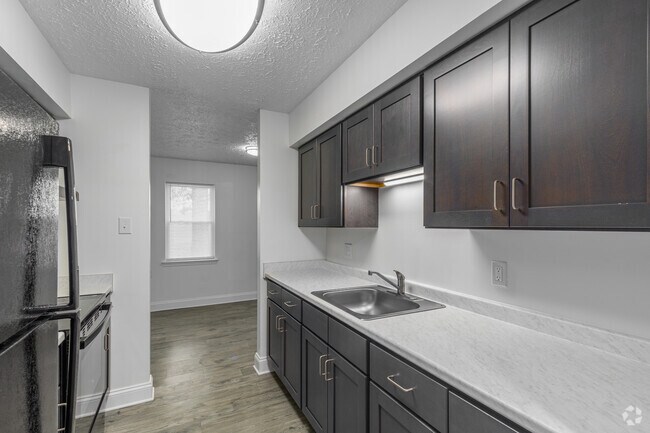 2BR, 1BA - 840SF - Kitchen