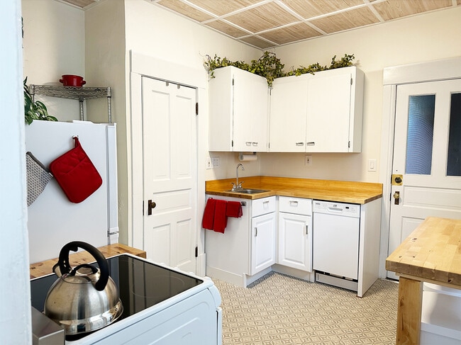 Photo - 909 E 5th St Unidad 909 Lower