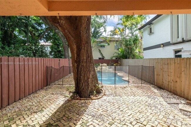 Photo - 3060 Matilda St