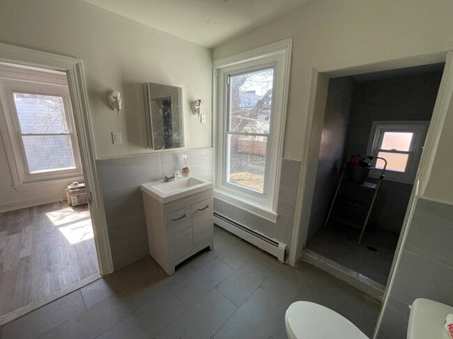 Building Photo - 210 N 8th St Rental