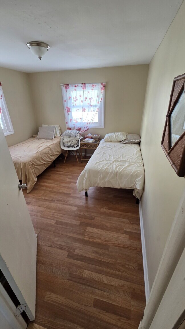 Photo - "2-Bed Duplex (Unit #4) AVAIL NOW " Unit #4
