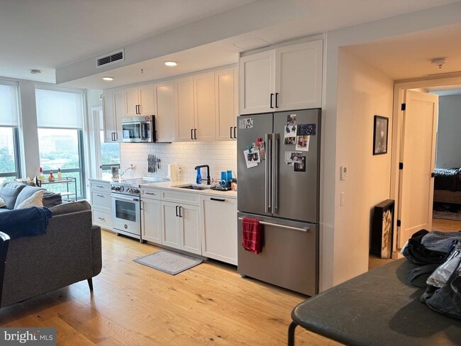 Building Photo - 1211 Van St SE Unit 618 Rental